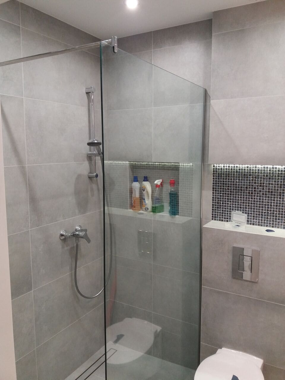 Szklana kabina prysznicowa narożna